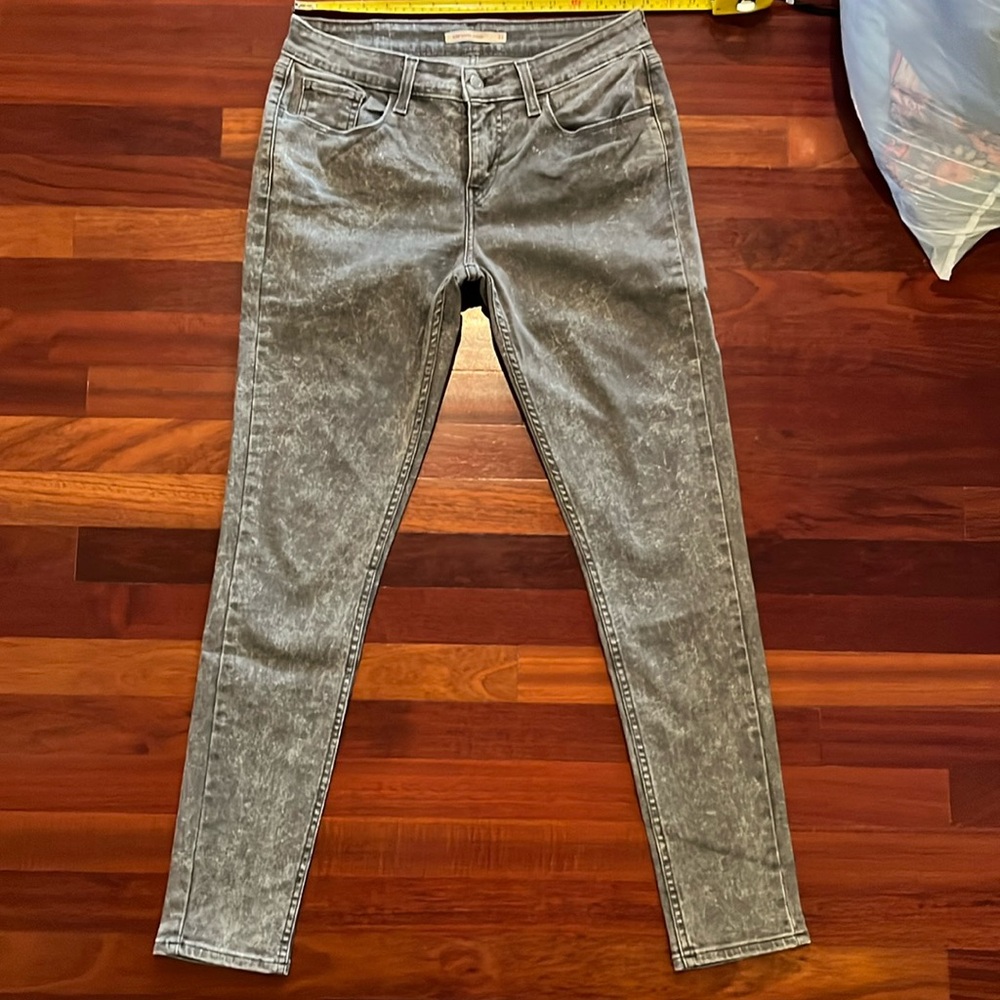 Womens 31 Levi’s 535 super skinny gray and white stretchy jeans (actually 30x29)
